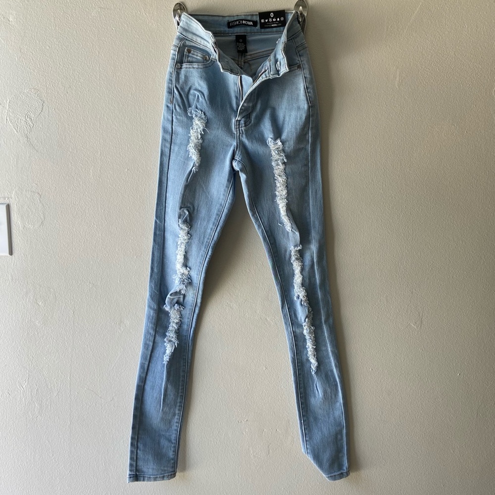 fashion nova light wash skinny jeans